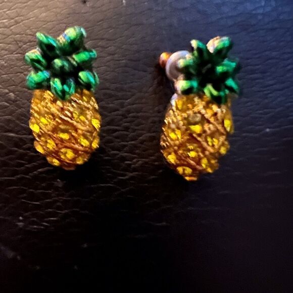 🍍New & sparkling pineapple stud earrings 🍍 - Picture 6 of 6
